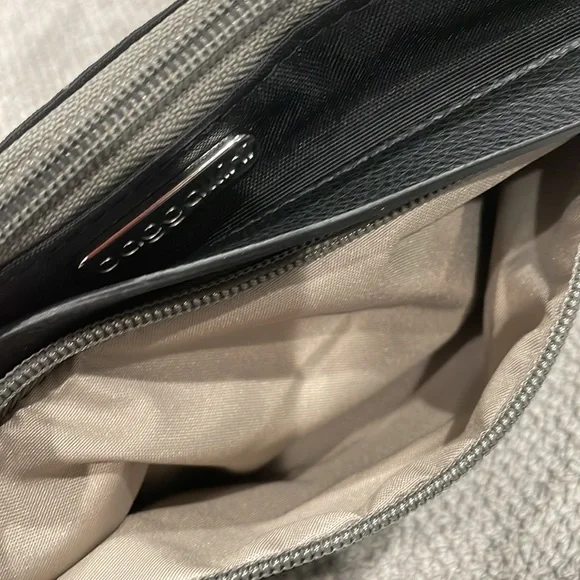 Baggallini- multiple option black bag. Cross body, over shoulder or wristlet. - Picture 8 of 10